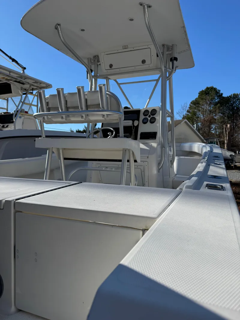 Slide: The Image of Regulator Marine 24 Forward Seating 2004 - 8
