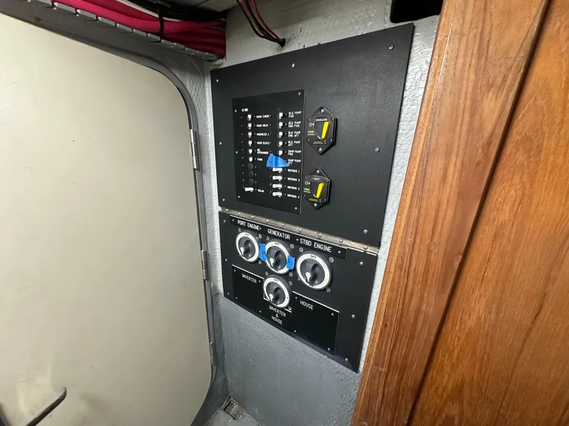 Slide: The Image of Mainship 430 Trawler 1999 - 50