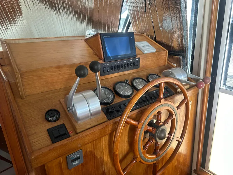 Slide: The Image of Mainship 430 Trawler 1999 - 61