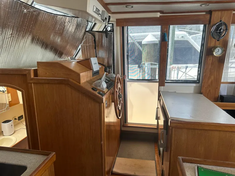 Slide: The Image of Mainship 430 Trawler 1999 - 62