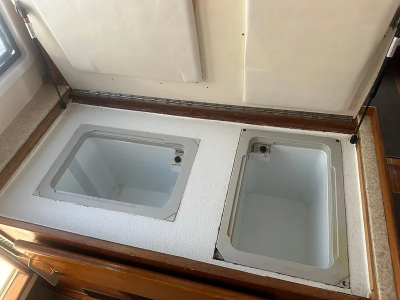 Slide: The Image of Mainship 430 Trawler 1999 - 64