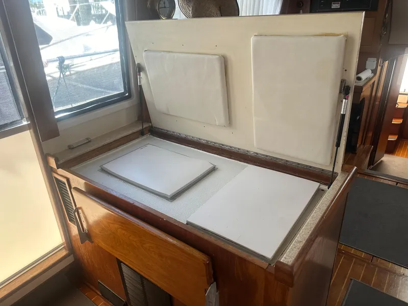 Slide: The Image of Mainship 430 Trawler 1999 - 65