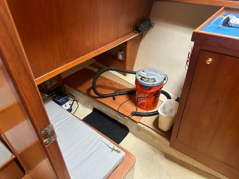 Slide: The Image of Mainship 430 Trawler 1999 - 66