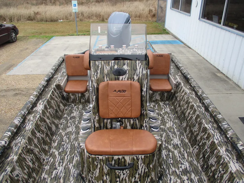 Slide: The Image of 2025 Avid 22 RECON CC boat with camouflage design and brown seating. - 10