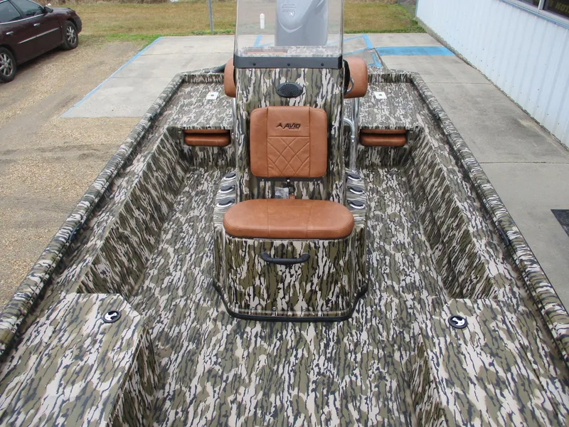 Slide: The Image of 2025 Avid 22 RECON CC boat with camouflage design and brown seating. - 8