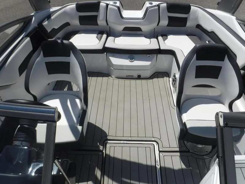 Slide: The Image of Yamaha 195S 2020 - 10