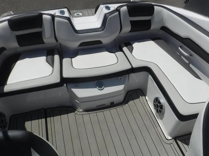 Slide: The Image of Yamaha 195S 2020 - 13