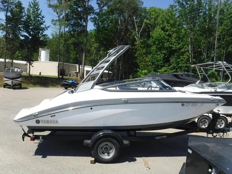 Slide: The Image of Yamaha 195S 2020 - 6