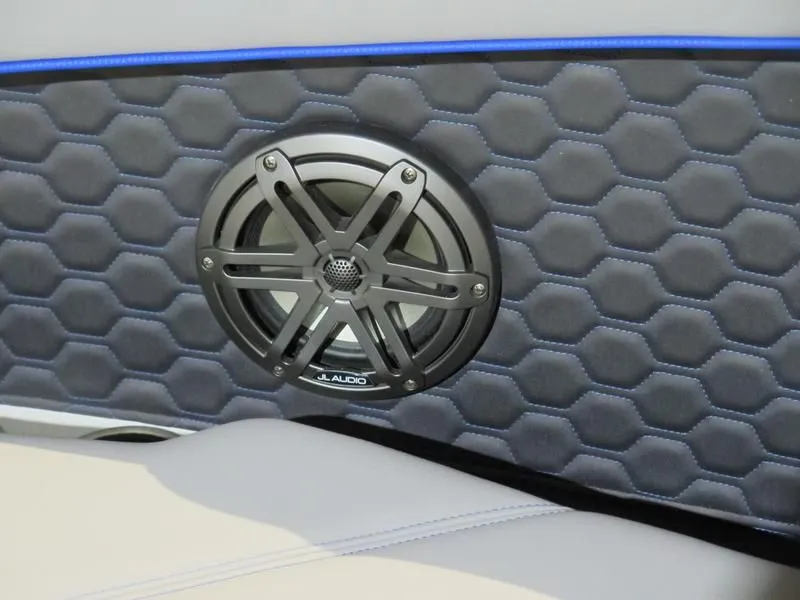 Slide: The Image of Cobalt R4 Surf 2024 - 11