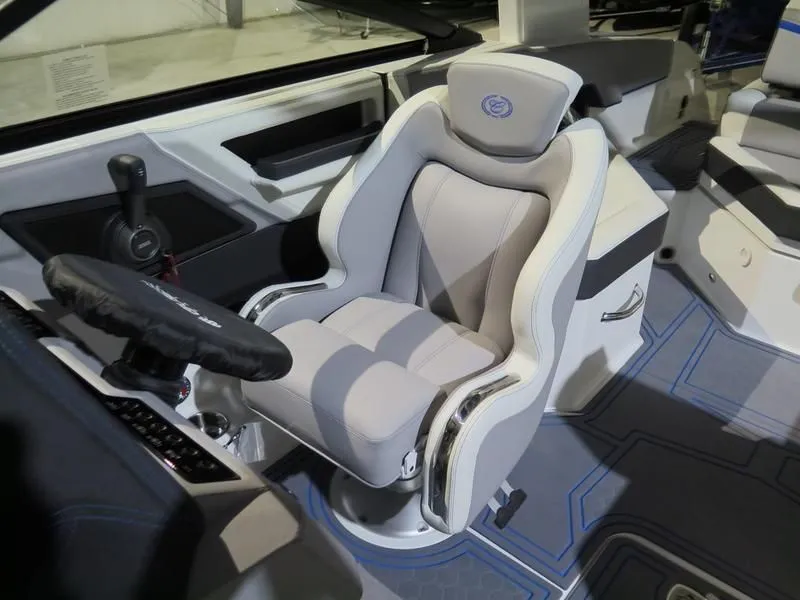 Slide: The Image of Cobalt R4 Surf 2024 - 12