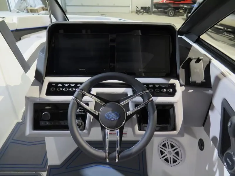 Slide: The Image of Cobalt R4 Surf 2024 - 14