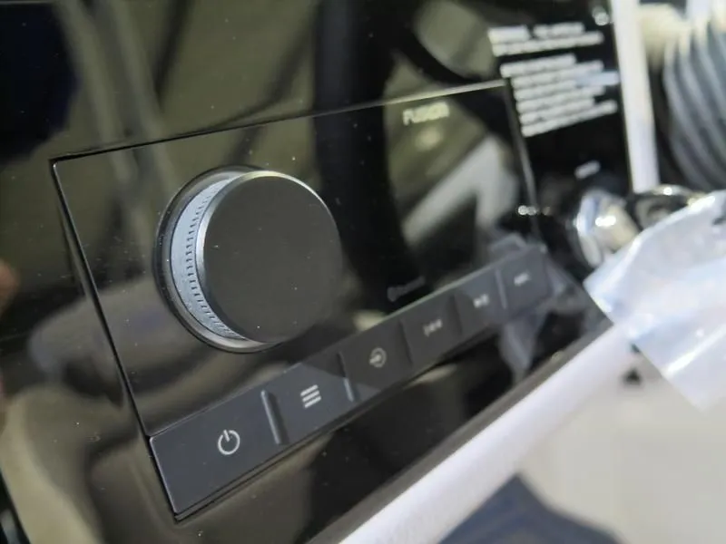 Slide: The Image of Cobalt R4 Surf 2024 - 16