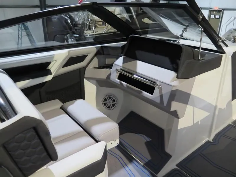 Slide: The Image of Cobalt R4 Surf 2024 - 17