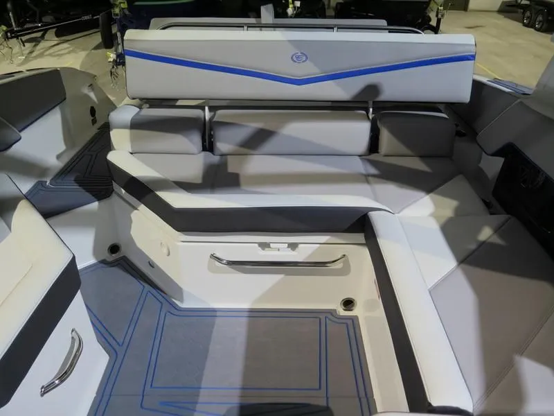 Slide: The Image of Cobalt R4 Surf 2024 - 19