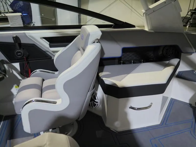 Slide: The Image of Cobalt R4 Surf 2024 - 20