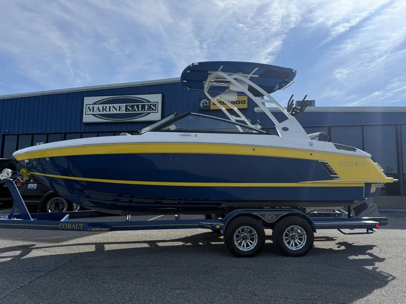 Slide: The Image of Cobalt R4 Surf 2024 - 3