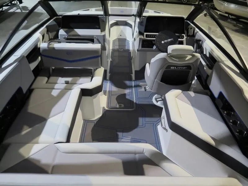 Slide: The Image of Cobalt R4 Surf 2024 - 30