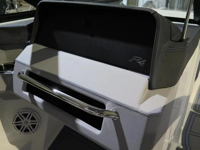 Slide: The Image of Cobalt R4 Surf 2024 - 31