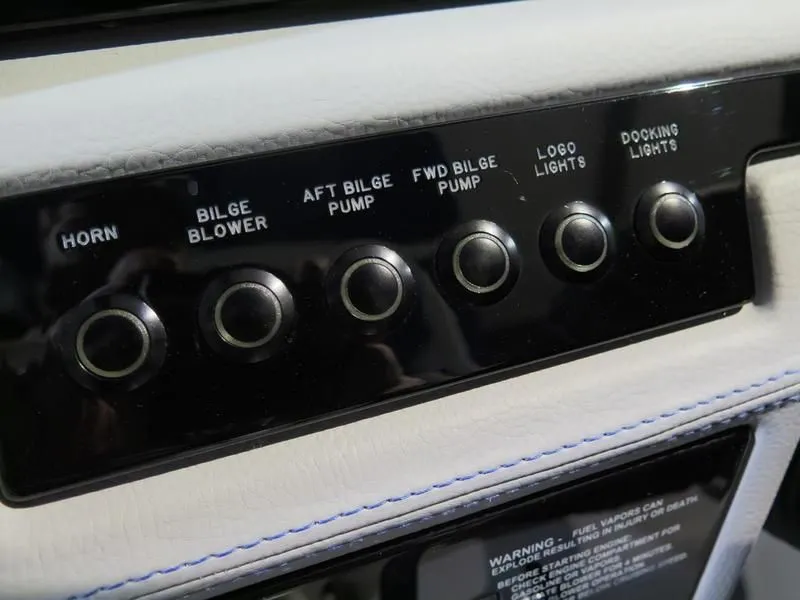 Slide: The Image of Cobalt R4 Surf 2024 - 32