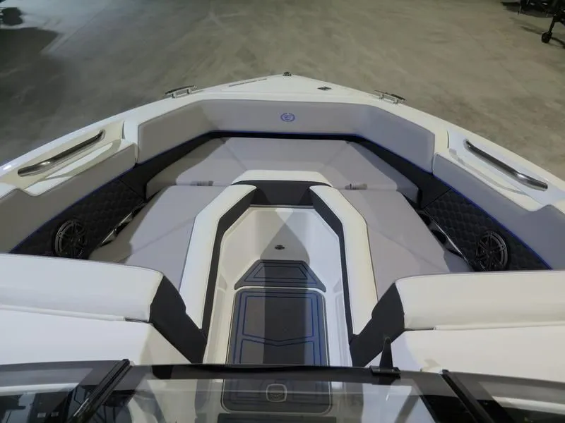 Slide: The Image of Cobalt R4 Surf 2024 - 33