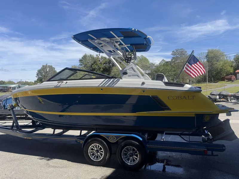 Slide: The Image of Cobalt R4 Surf 2024 - 48