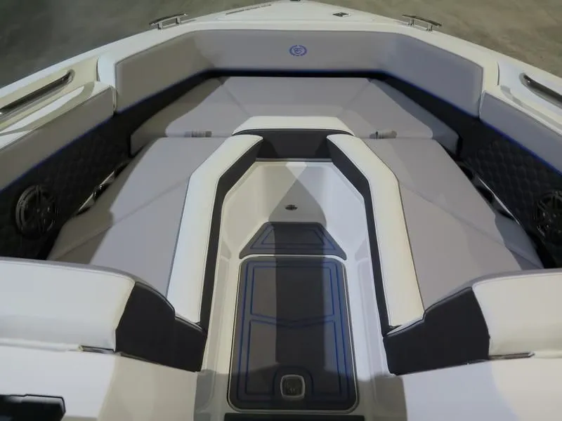 Slide: The Image of Cobalt R4 Surf 2024 - 5