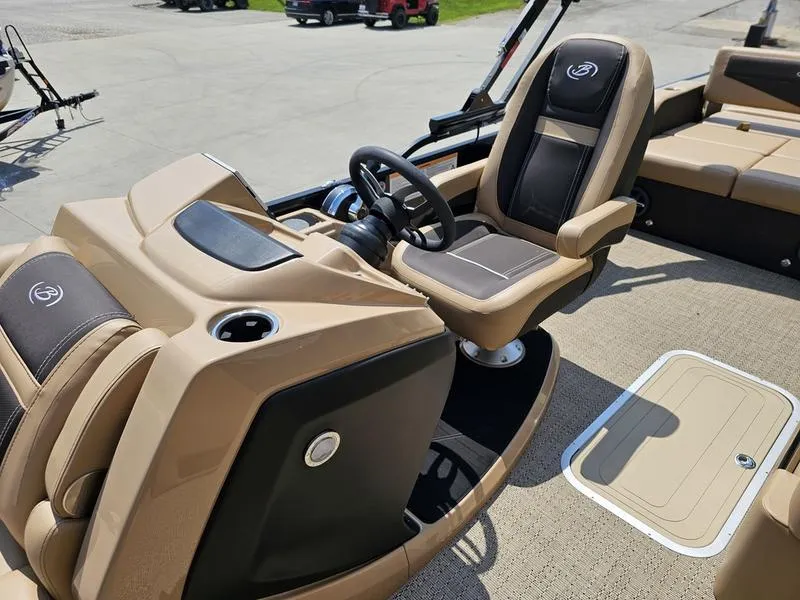 Slide: The Image of Barletta CABRIO C24UE 2025 - 12