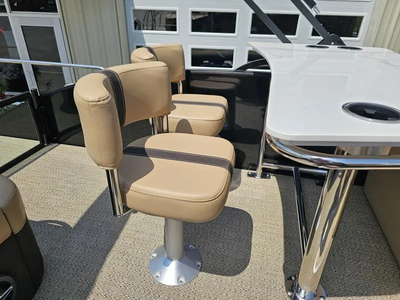 Slide: The Image of Barletta CABRIO C24UE 2025 - 18