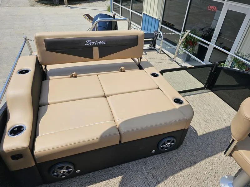 Slide: The Image of Barletta CABRIO C24UE 2025 - 19