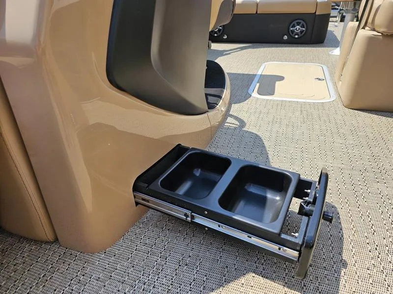 Slide: The Image of Barletta CABRIO C24UE 2025 - 24