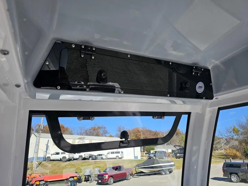 Slide: The Image of Sportsman Heritage 231 Center Console 2025 - 7