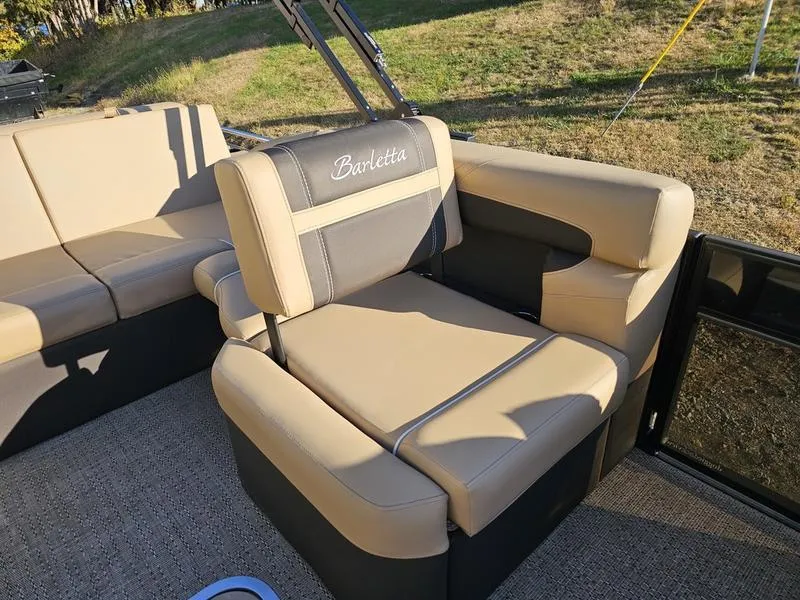 Slide: The Image of Barletta Cabrio C22U 2025 - 16