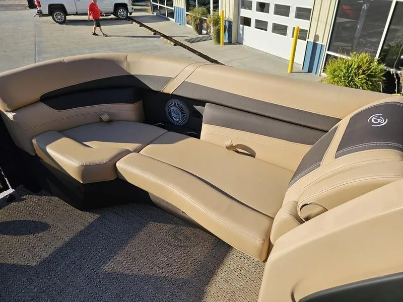 Slide: The Image of Barletta Cabrio C22U 2025 - 8