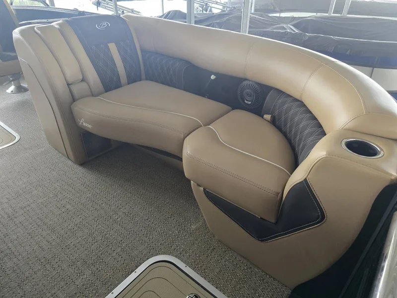 Slide: The Image of Barletta Lusso L23UC 2025 - 10