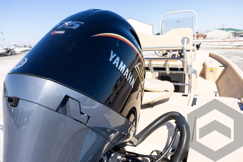 Slide: The Image of 2025 G3 Bay 21 GX boat with Yamaha engine, outdoor view. - 18