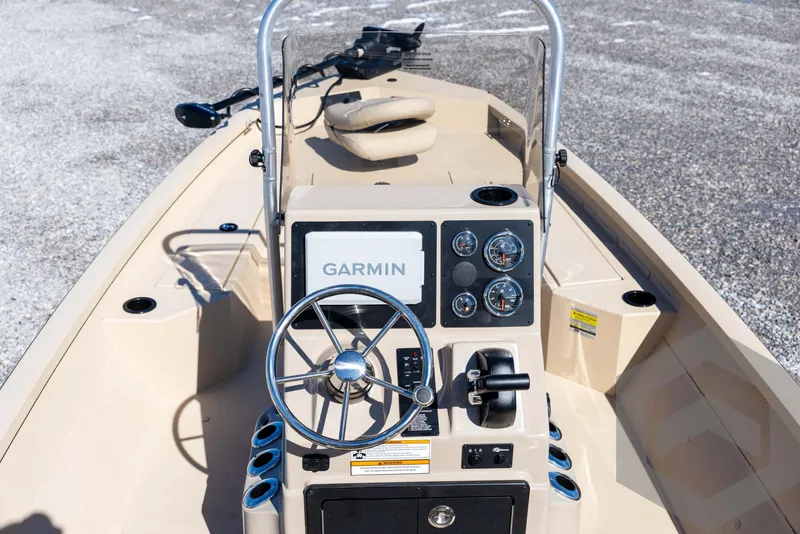 Slide: The Image of Center console of 2025 G3 Bay 21 GX boat with Garmin navigation system. - 27