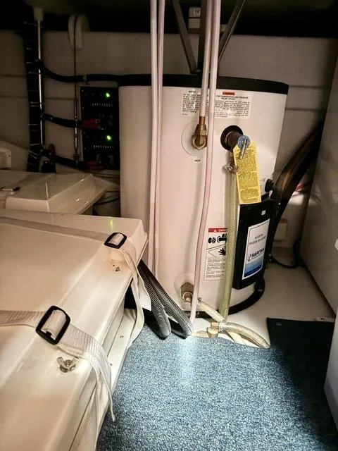 Slide: The Image of Engine room of 2007 Mikelson 43 Sportfisher with equipment and storage. - 34