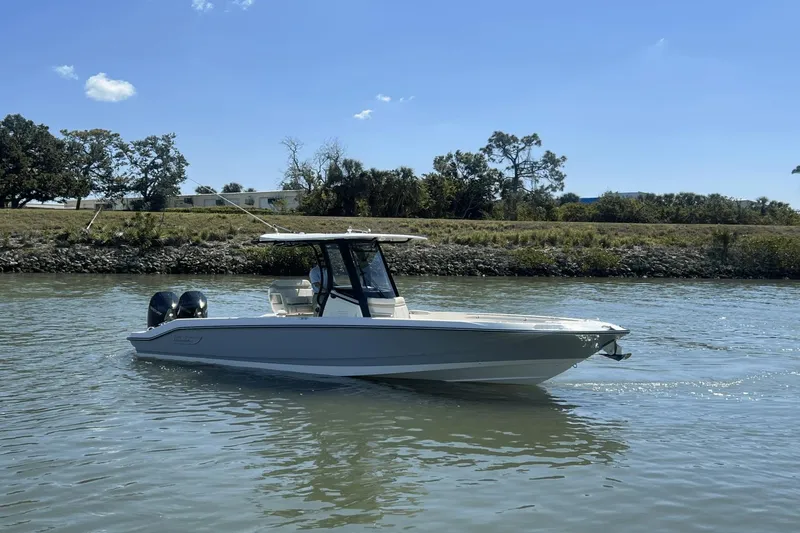 Slide: The Image of Boston Whaler 280 Dauntless 2025 - 19