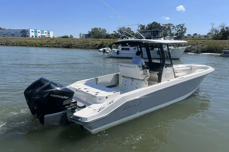 Slide: The Image of Boston Whaler 280 Dauntless 2025 - 33