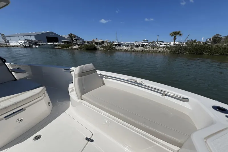 Slide: The Image of Boston Whaler 280 Dauntless 2025 - 41