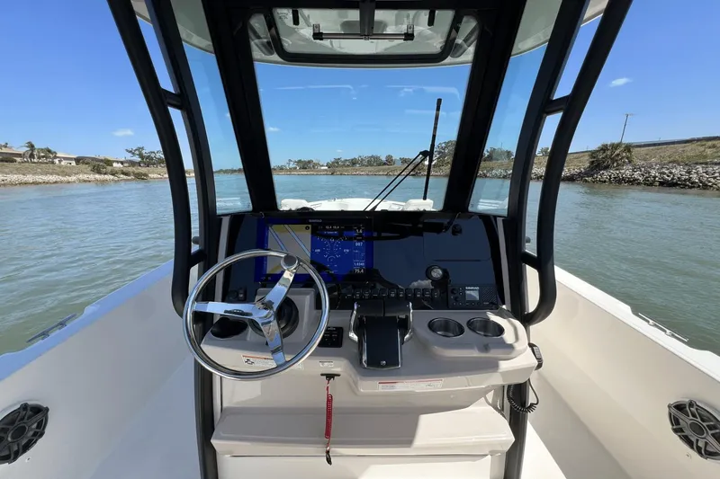 Slide: The Image of Boston Whaler 280 Dauntless 2025 - 50