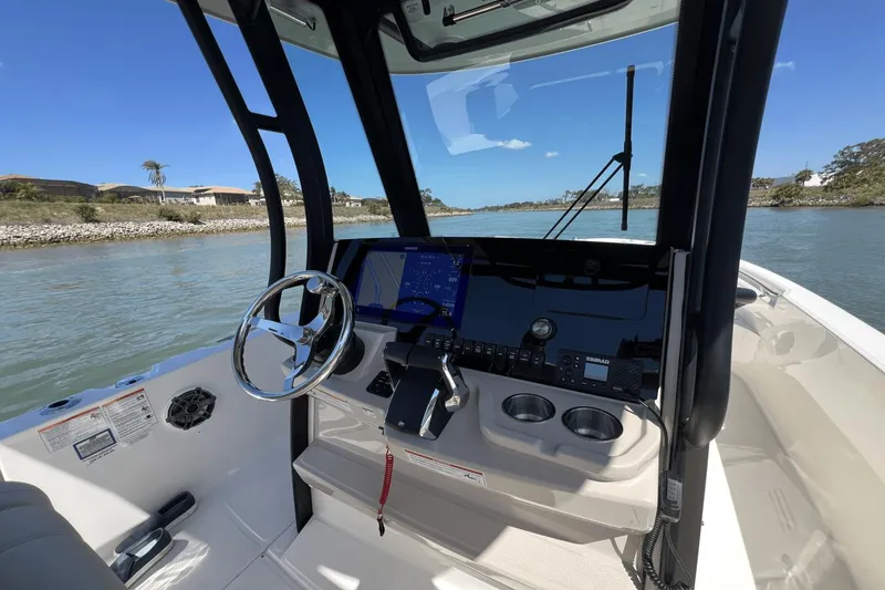 Slide: The Image of Boston Whaler 280 Dauntless 2025 - 51