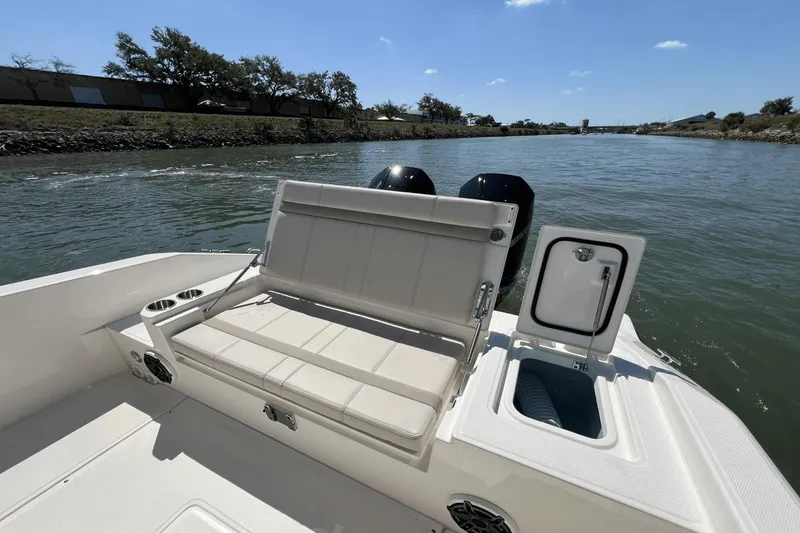 Slide: The Image of Boston Whaler 280 Dauntless 2025 - 64