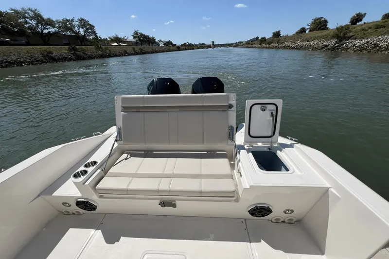 Slide: The Image of Boston Whaler 280 Dauntless 2025 - 66