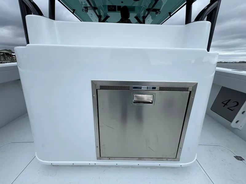 Slide: The Image of Yellowfin 42 Offshore 2023 - 50