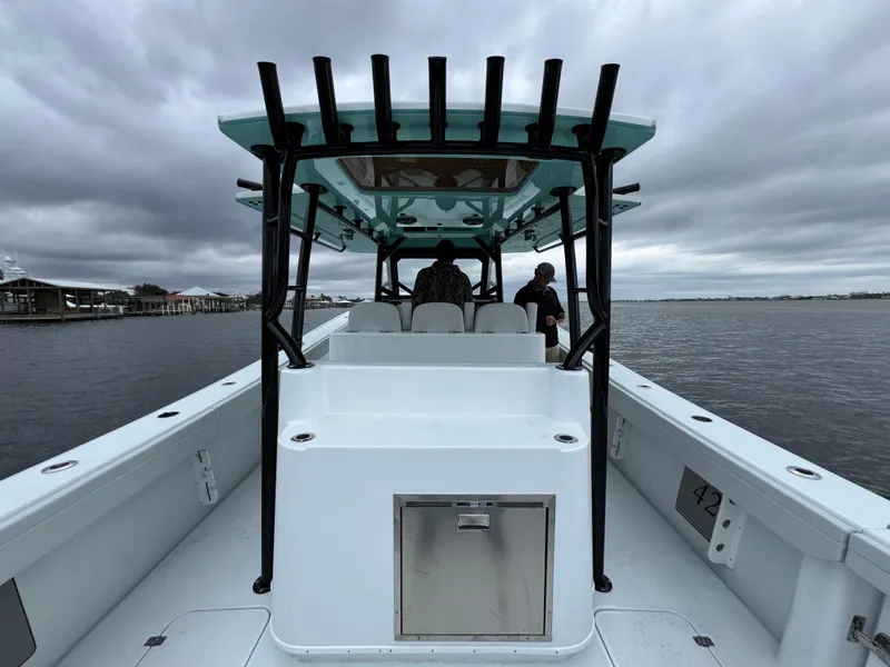 Slide: The Image of Yellowfin 42 Offshore 2023 - 51