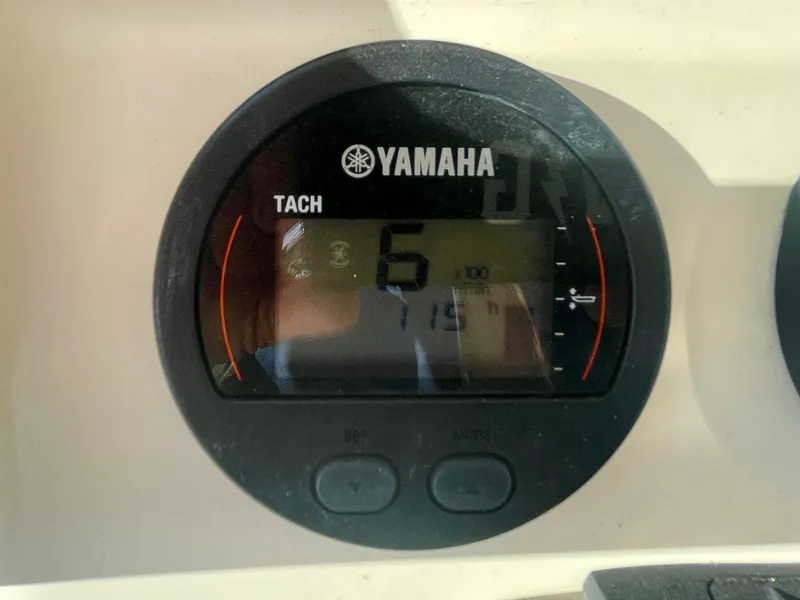 Slide: The Image of Yamaha tachometer display on 2020 Scout 215 XSF boat dashboard. - 36