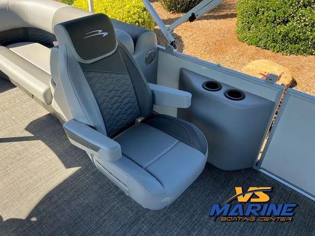 Slide: The Image of 2024 Bennington 22 SSR pontoon boat interior with gray seating and steering wheel. - 15