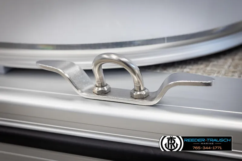 Slide: The Image of Stainless steel boat cleat on Avalon VEN CR 2025, Reeder-Trausch Marine branding visible. - 41