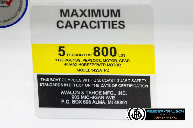 Slide: The Image of Maximum capacity label for Avalon VEN CR 2025, 5 persons or 800 lbs, model 1423ATP2. - 42